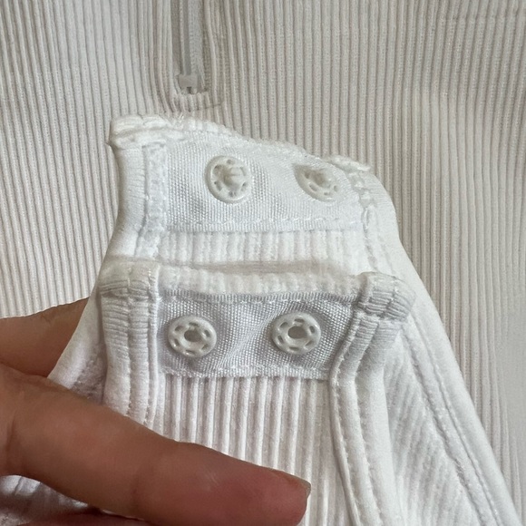 OQQ White Zip Up Short Sleeve Bodysuit, Size M NWOT - Picture 5 of 6